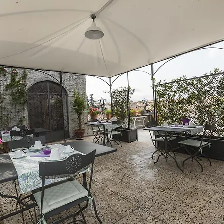 לינה וארוחת בוקר La Terrazza Medioevale 3*