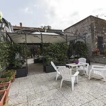 לינה וארוחת בוקר La Terrazza Medioevale ויטרבו